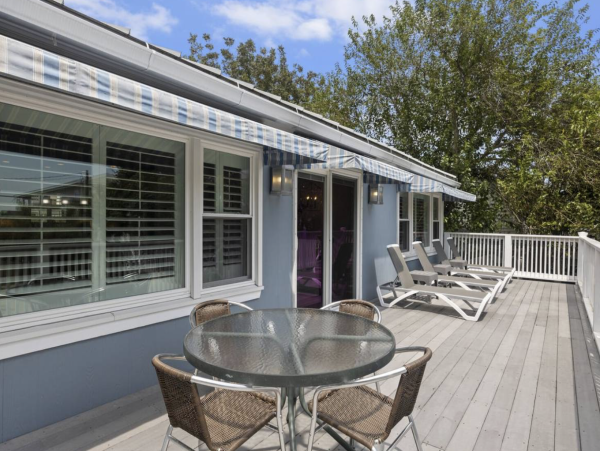 Classic Isle of Palms Bungalow 2 blocks to the beach with private pool